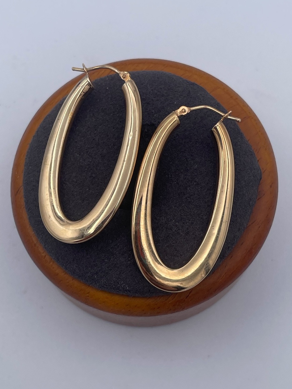 Milor 14K Yellow Gold Elongated Oval Hoop Earrings Italy Hollow Tubular Hoops